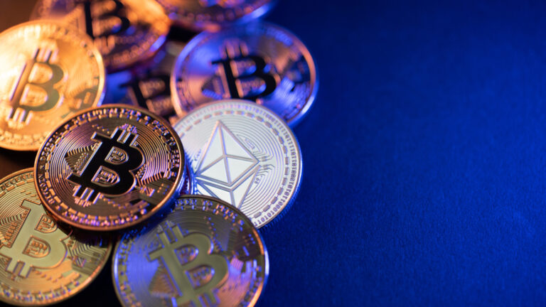 Fraudă cu criptomonede: 5 arestați pentru sustragerea a 100 de milioane de euro — operațiuni în 5 țări, inclusiv România
