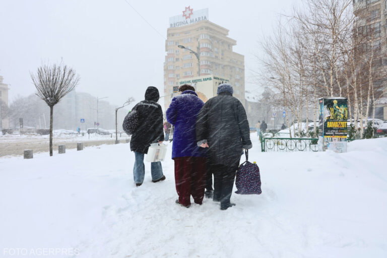 Bucureștiul, acoperit de cel mai gros strat de zăpadă după recentele ninsori și viscol