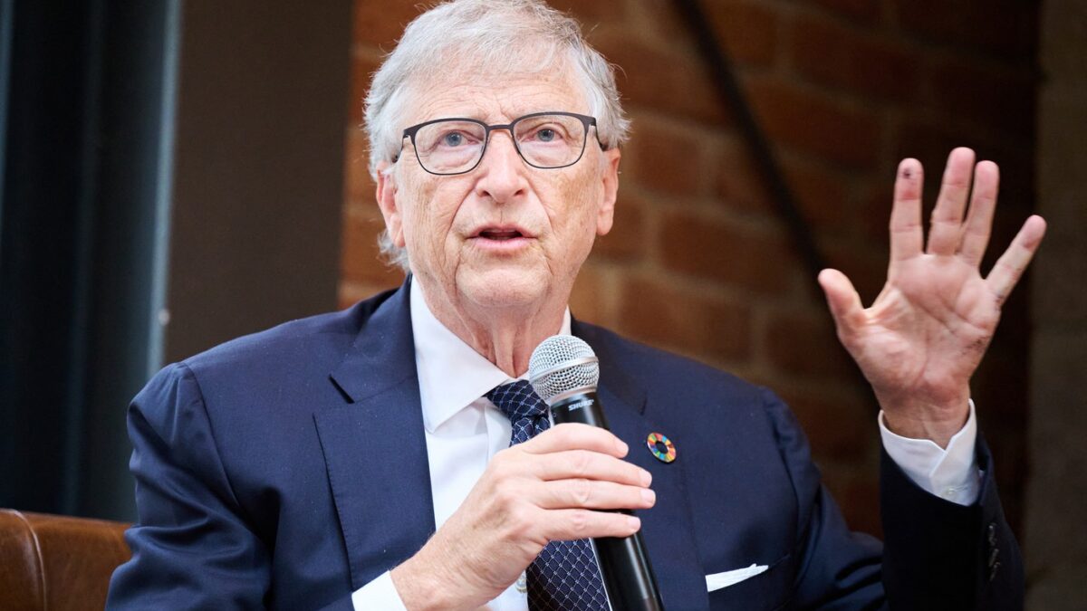 Bill Gates cere reglementarea inteligenței artificiale în SUA