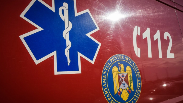 Camion cu grâu răsturnat pe DN 2A la Nicolae Bălcescu, trafic blocat