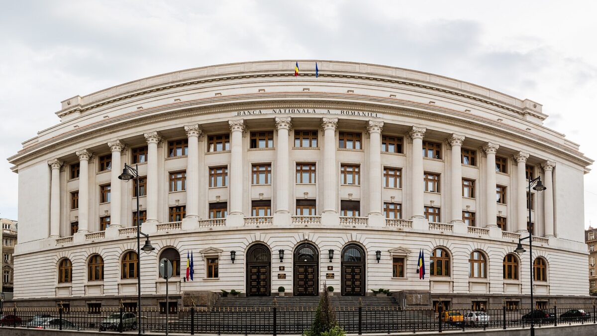 Ce înseamnă „junk” pentru buzunarul tău: rate, curs, prețuri