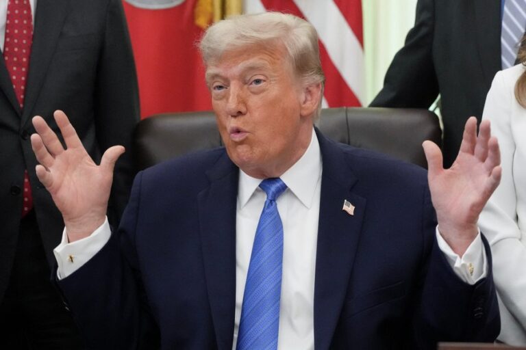 Donald Trump anunță eliminarea taxelor vamale pentru whiskeyul irlandez