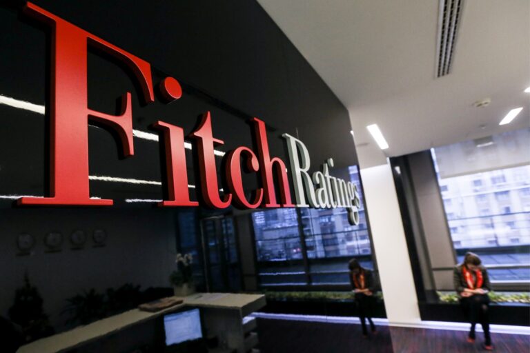 Fitch avertizează că România riscă retrogradarea la „junk”
