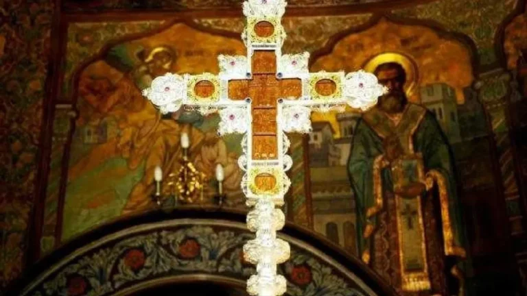 Înălțarea Sfintei Cruci este sărbătorită pe 14 septembrie