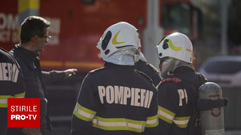 Incendiu devastator într-un bloc de locuințe din Călan: o persoană și-a pierdut viața, 12 locatari s-au autoevacuat