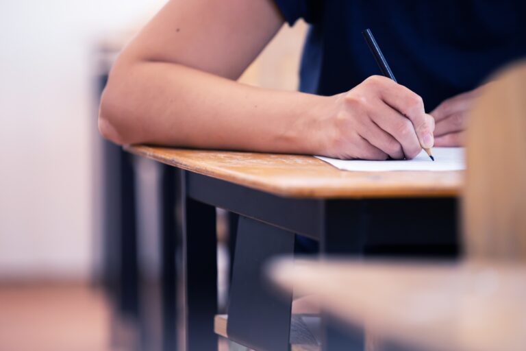 Nicușor Dan a promulgat legea care elimină admiterea la liceu