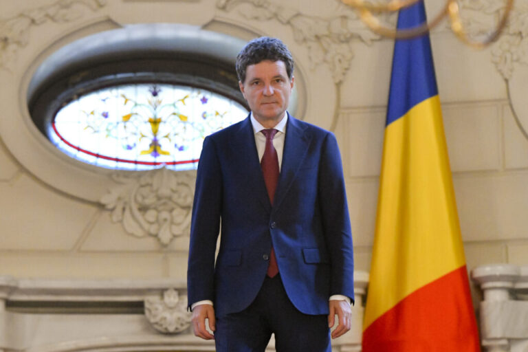 Nicușor Dan cere partidelor să evite alegerile anticipate