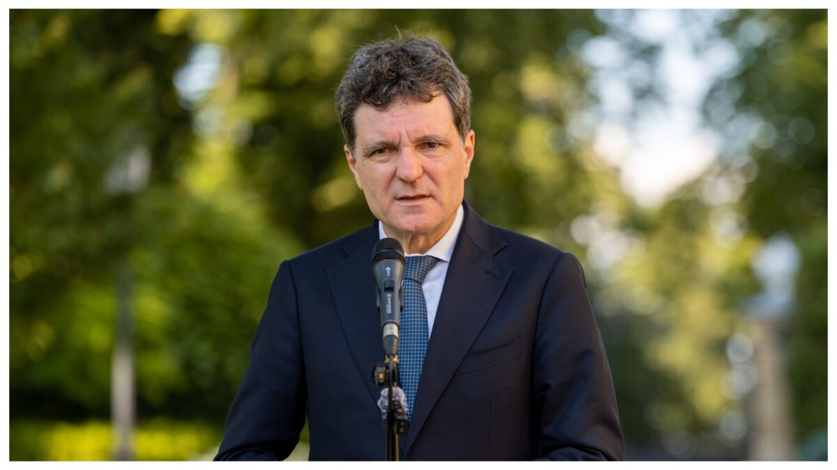 Nicușor Dan condamnă violențele din Piața Victoriei