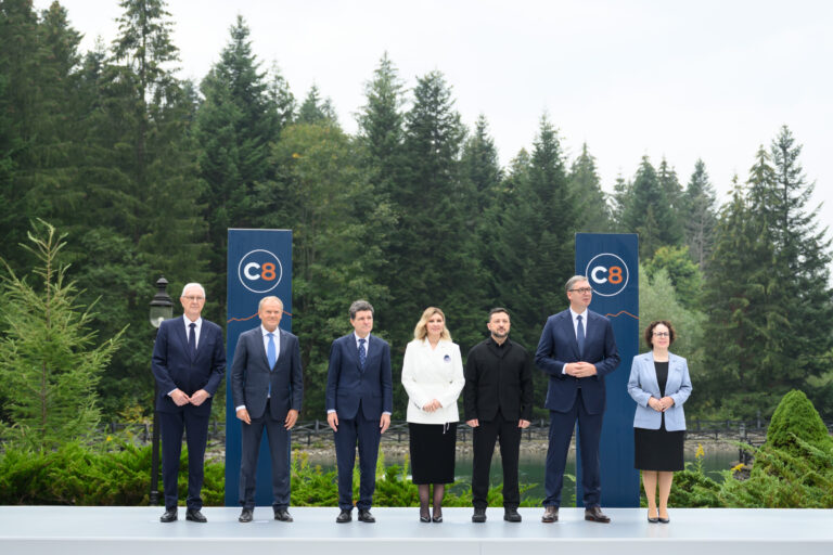 Nicușor Dan: MAE investighează închiderea clasei românești din Orlivka
