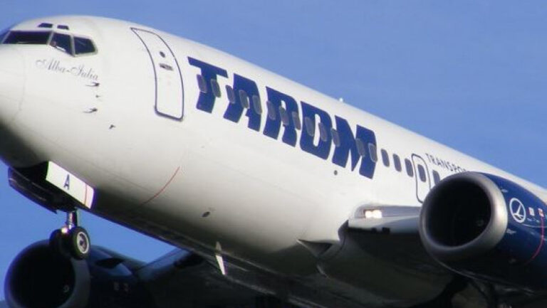 Primul Boeing 737 Max 8 din flota TAROM, botezat „Mircea Lucescu”, a ajuns la București