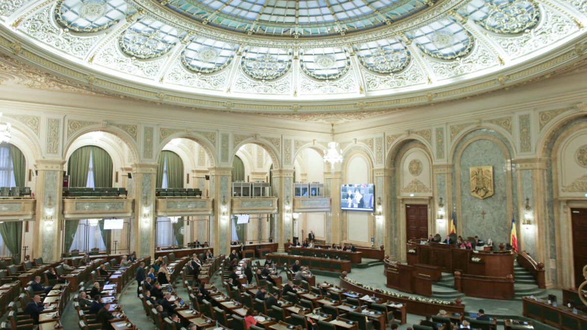 Senatul a eliminat examenul separat de admitere la liceu