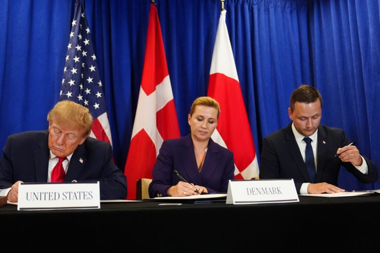 Trump a semnat cu Danemarca și Groenlanda extinderea militară în Arctica