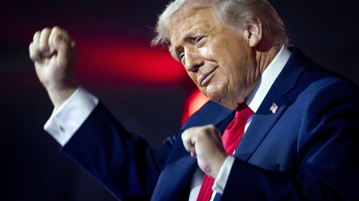 Trump interzice CNN, MS NOW și Politico la Casa Albă
