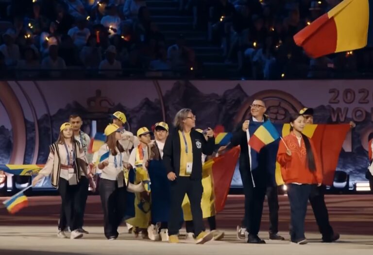 Victor Ponta a participat la deschiderea Jocurilor Nomade din Bișkek, unde a fost prezent și Vladimir Putin