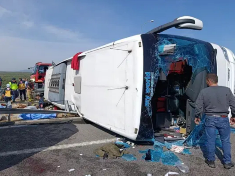 11 morți și 27 de răniți după un accident de autocar în vestul Turciei