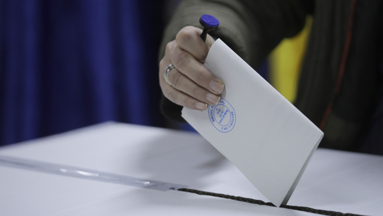 AUR conduce în sondajul CURS cu 34% după instalarea guvernului