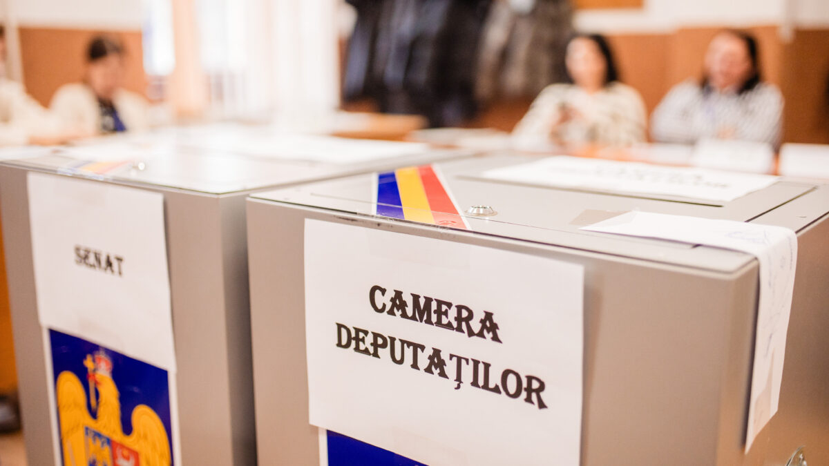AUR rămâne pe primul loc în intențiile de vot, cu 35%