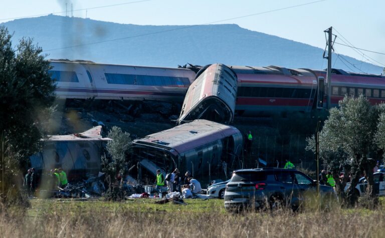 Cel puțin 10 morți după ciocnirea a două trenuri în Toledo