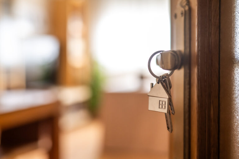 Dezvoltator ieșean, arestat preventiv după vânzarea repetată a apartamentelor