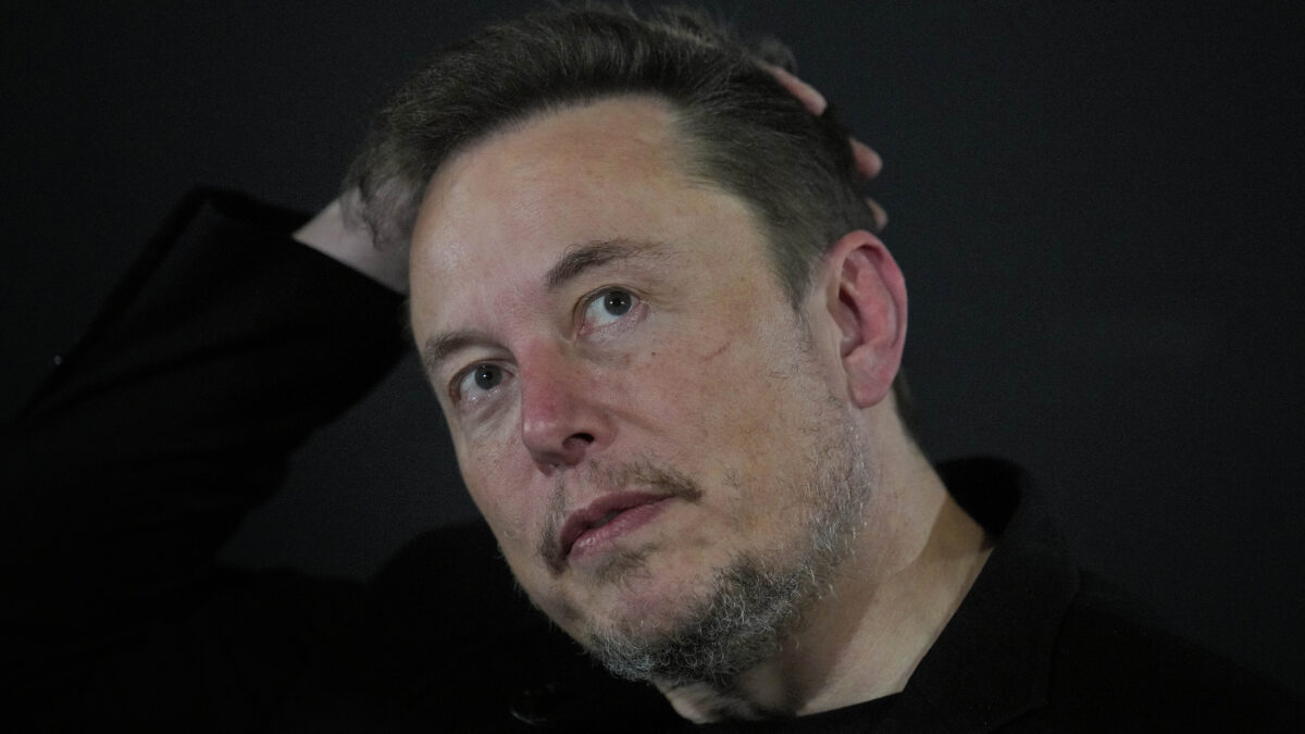 Elon Musk conduce un studiu al Pentagonului despre viitorul războiului