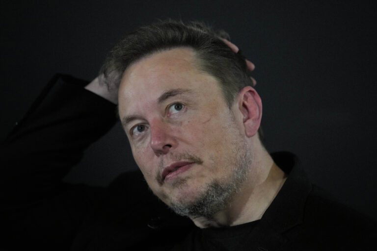 Elon Musk conduce un studiu al Pentagonului despre viitorul războiului