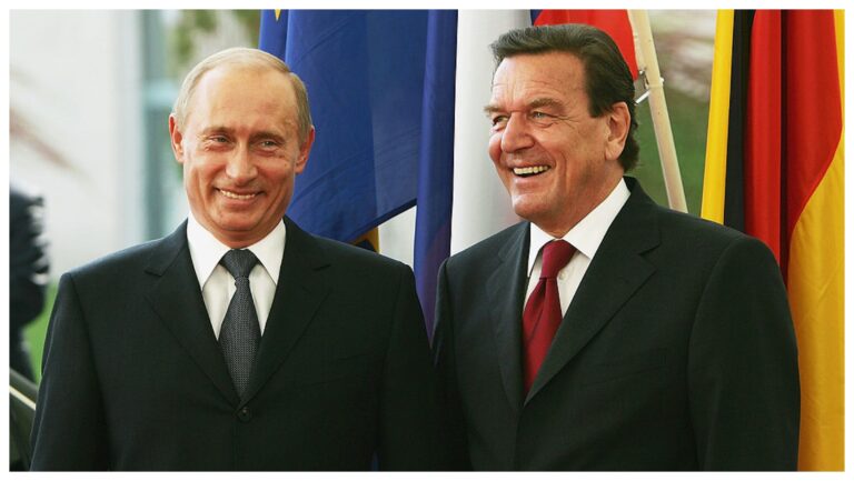 Gerhard Schröder a fost la aniversarea lui Vladimir Putin