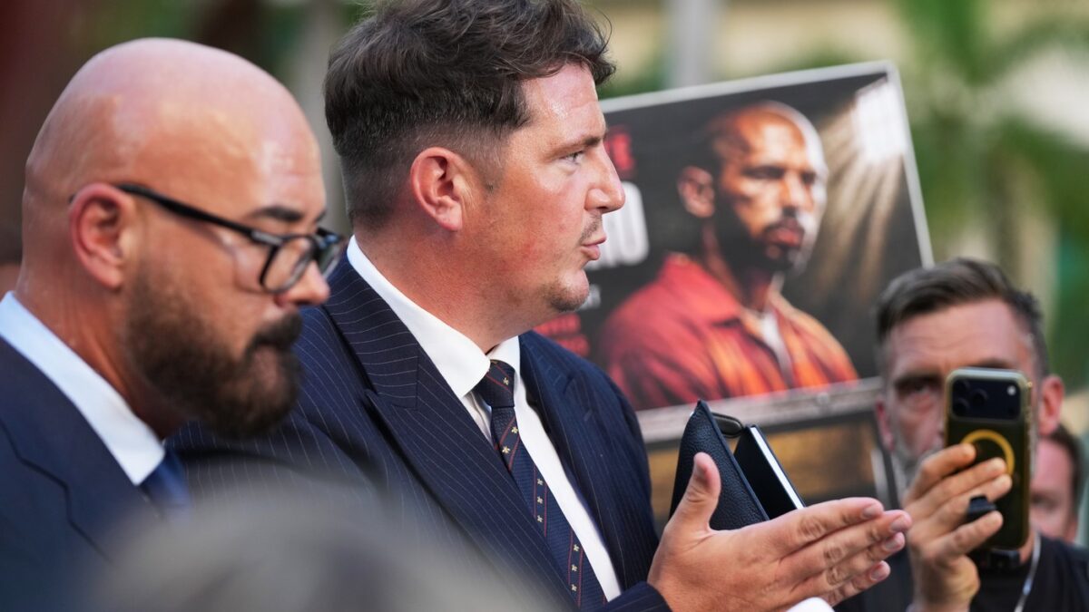 Joe McBride spune că Andrew Tate este grav bolnav în detenție