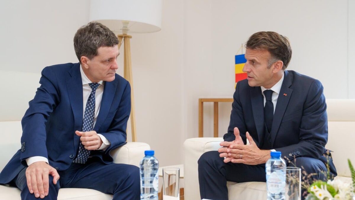 Nicușor Dan a discutat cu Macron despre atacurile cu drone din Marea Neagră