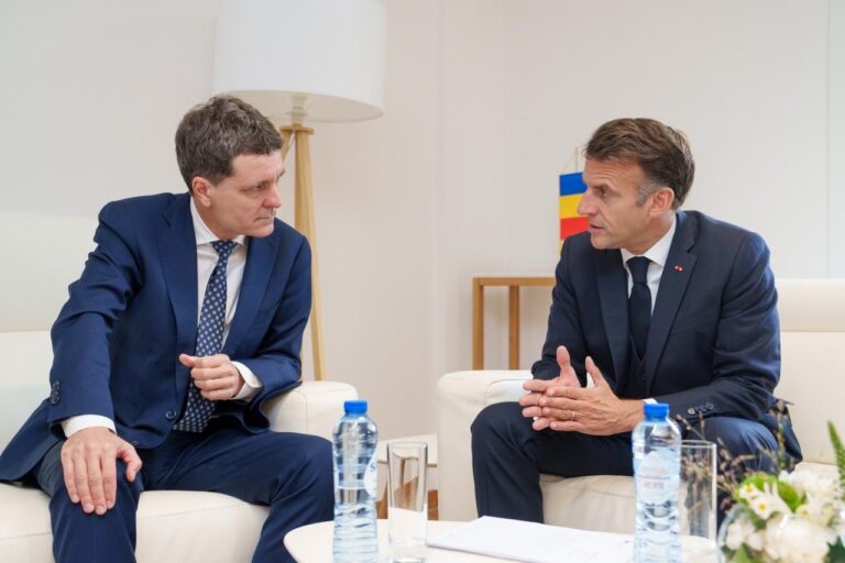 Nicușor Dan a discutat cu Macron despre atacurile cu drone din Marea Neagră