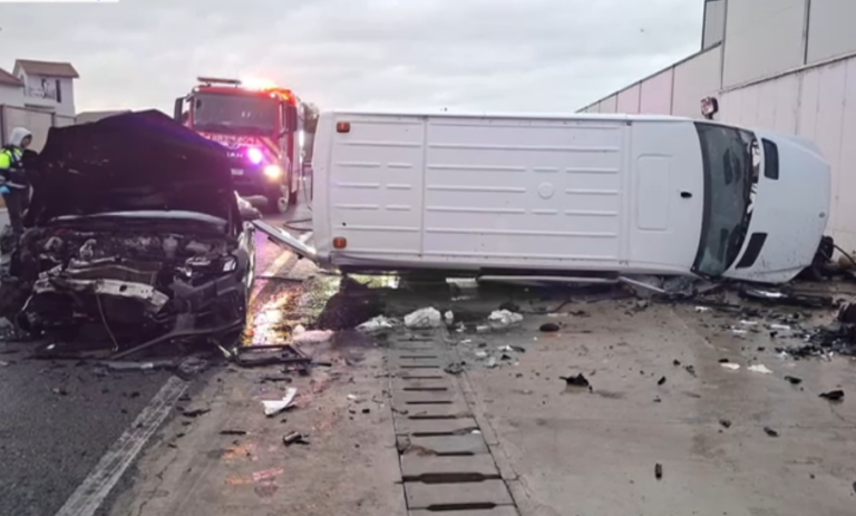 Nouă oameni au ajuns la spital după accidentul de pe DN 22