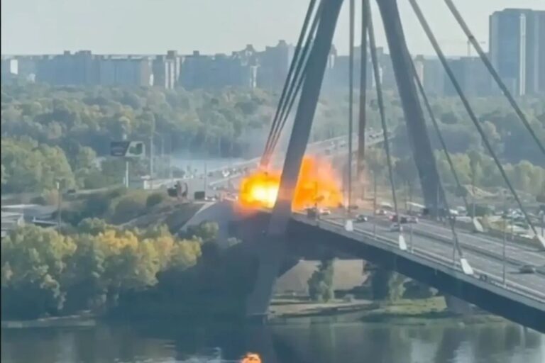 Podul de Nord din Kiev a fost lovit de o dronă rusească