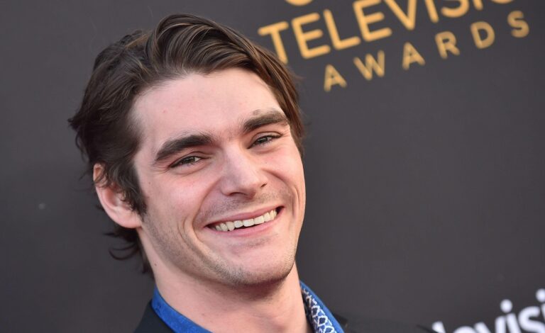 RJ Mitte, actorul din Breaking Bad, a murit la 34 de ani
