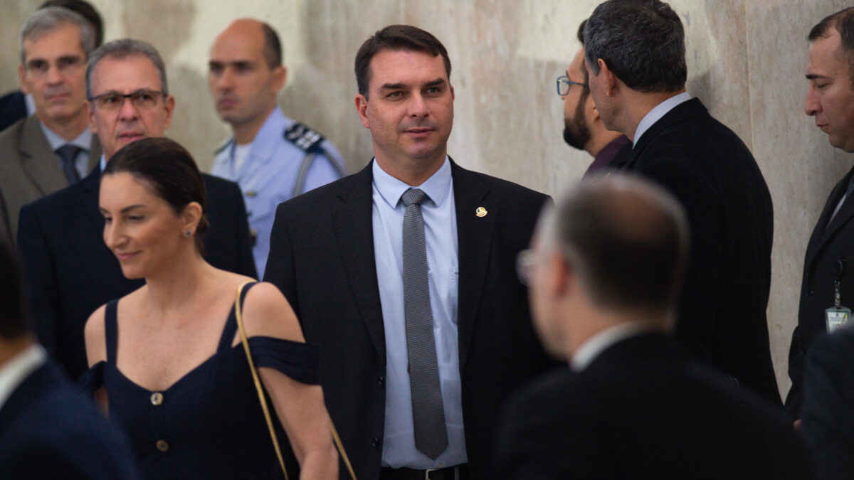 Trump spune că l-ar lăsa pe Flavio Bolsonaro să intre în SUA